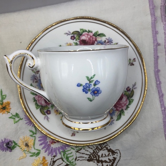 Aynsley D1356 Bone China Teacup and Saucer Garden Gate - Picture 4 of 7